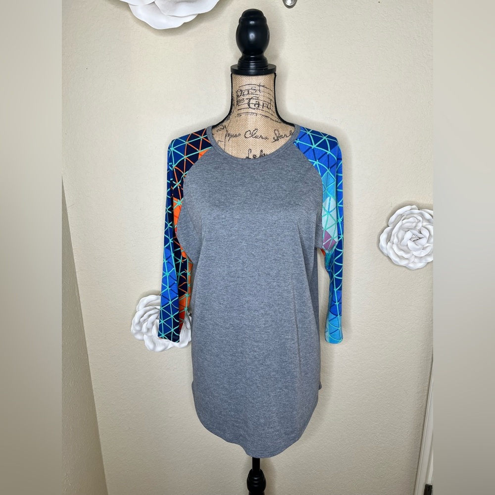 NTM: LuLaRoe Randy Top Large Gray Geometric Print Raglan Sleeve Baseball Tee
